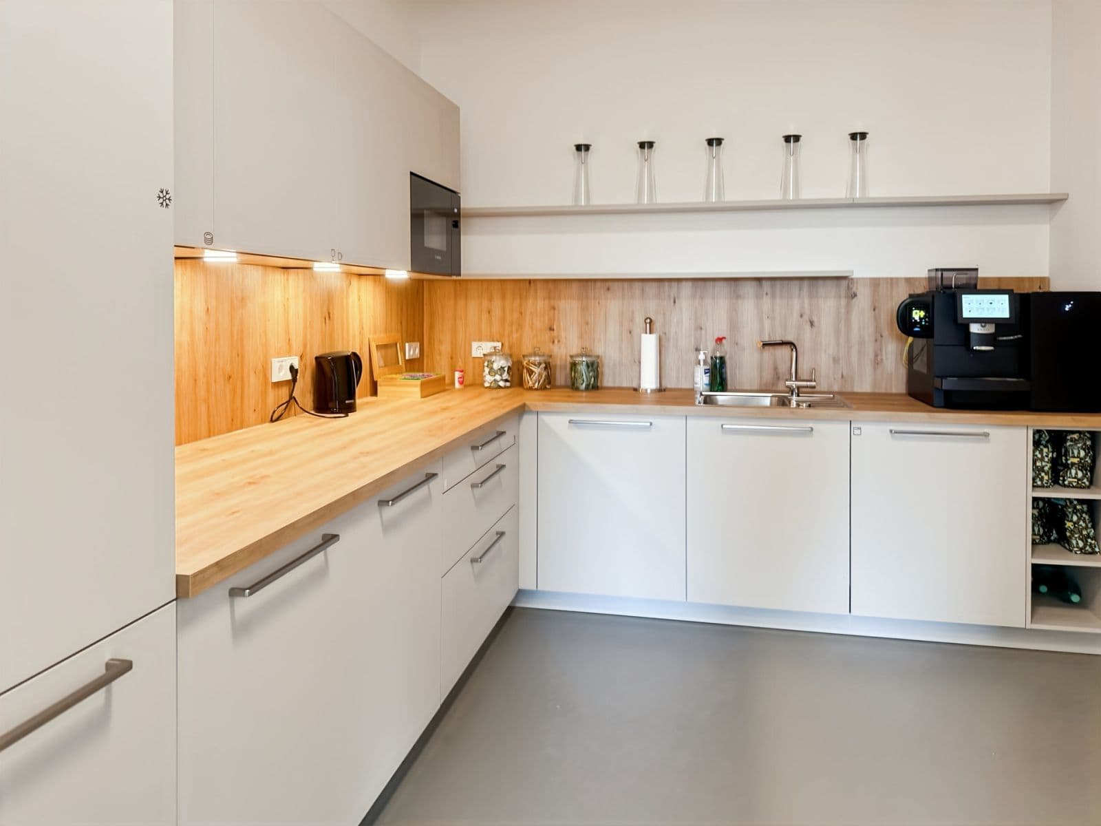 Prenájom kancelárie 600 m², Friedrich-Henning-Straße 17, Metzingen, Bádensko-Wurttembersko Prenájom kancelárie 600 m², Friedrich-Henning-Straße 17, Metzingen, Bádensko-Wurttembersko