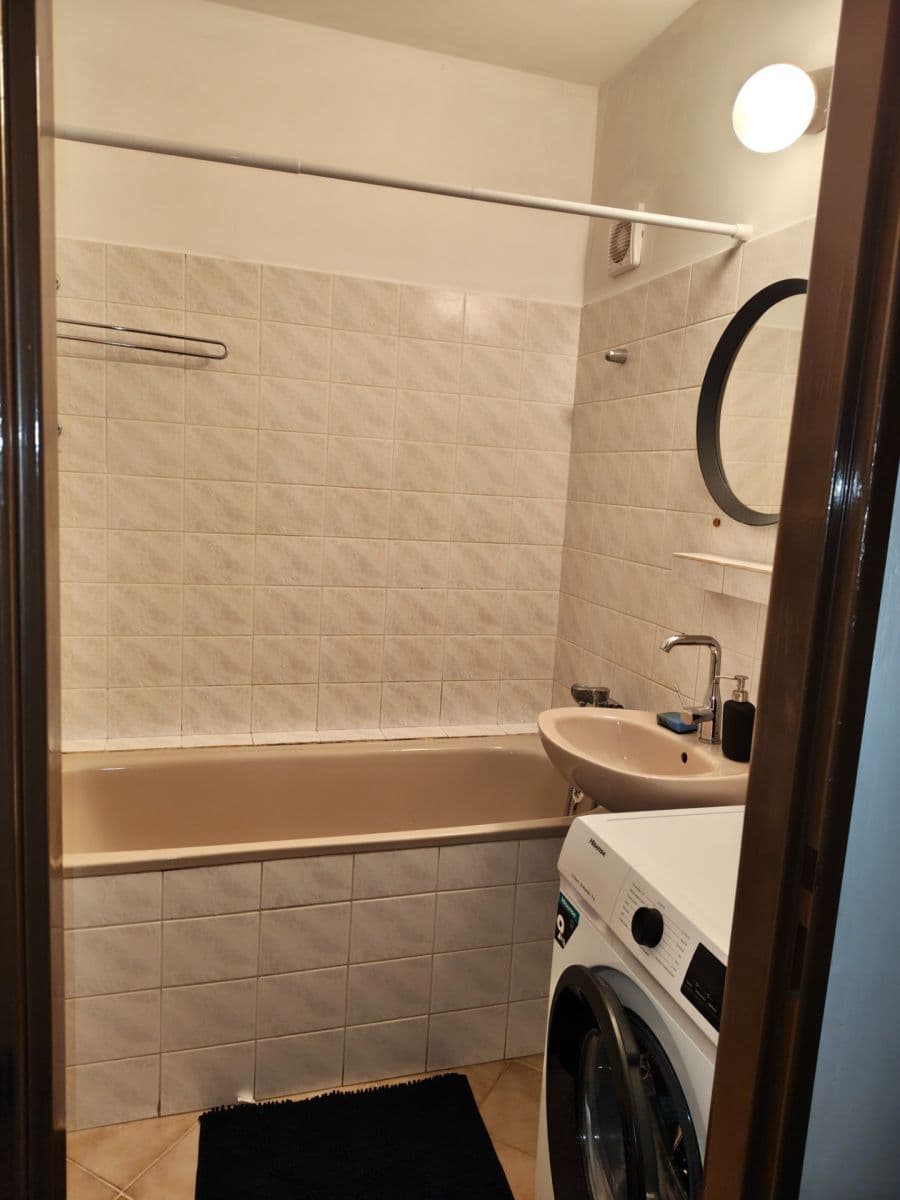 Predaj bytu 3-izbový 68 m², Holíčska, Petržalka, Bratislavský kraj Predaj bytu 3-izbový 68 m², Holíčska, Petržalka, Bratislavský kraj
