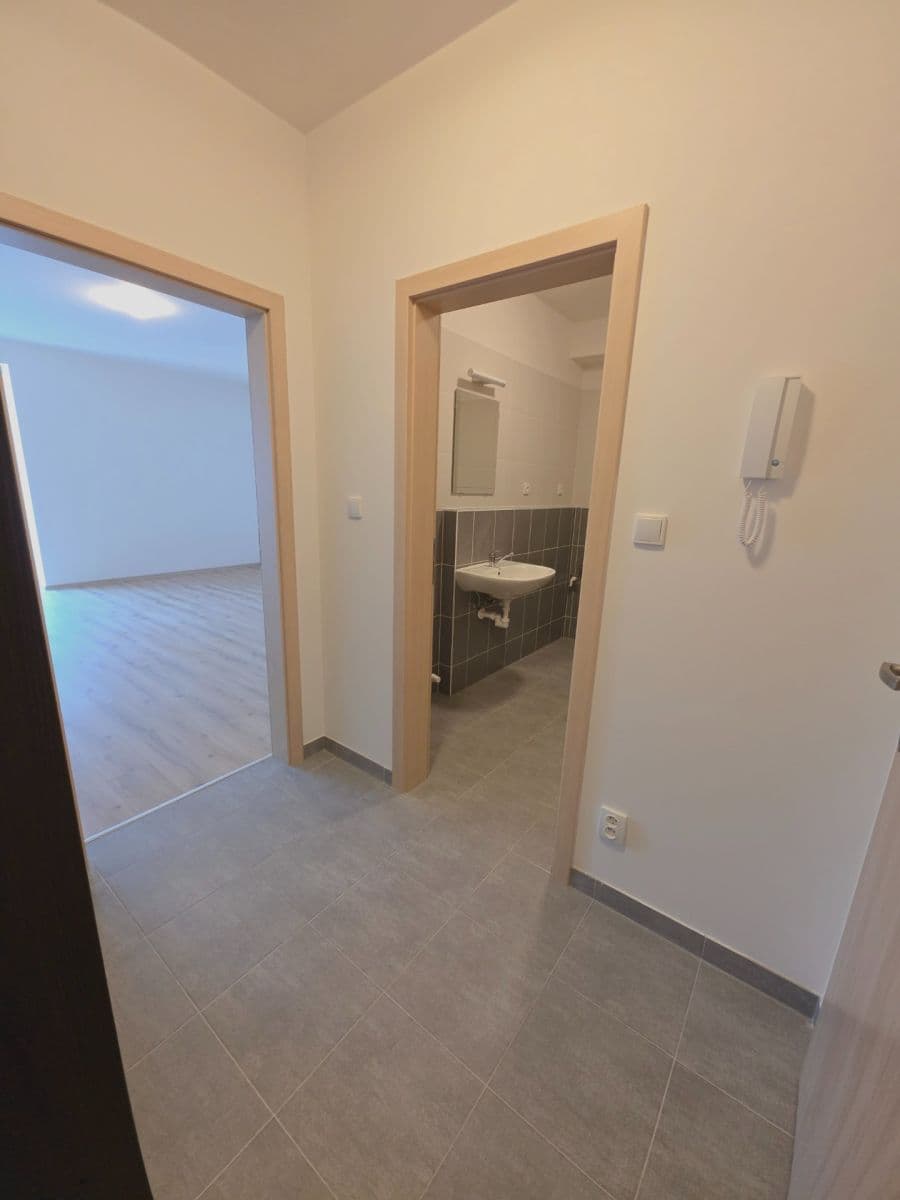 Prenájom bytu 1-izbový 33 m², Jaroslava Holečka, Kladno, Středočeský kraj Prenájom bytu 1-izbový 33 m², Jaroslava Holečka, Kladno, Středočeský kraj