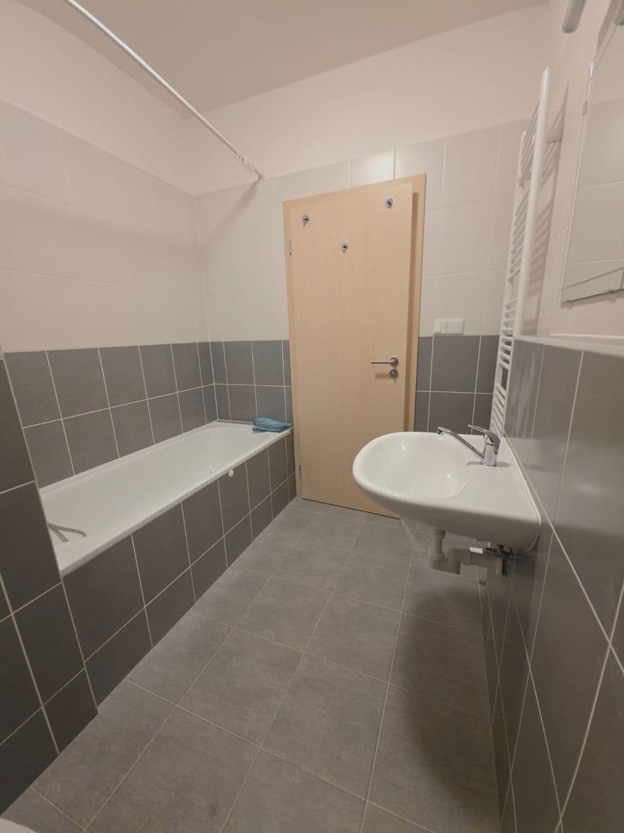 Prenájom bytu 1-izbový 33 m², Jaroslava Holečka, Kladno, Středočeský kraj Prenájom bytu 1-izbový 33 m², Jaroslava Holečka, Kladno, Středočeský kraj