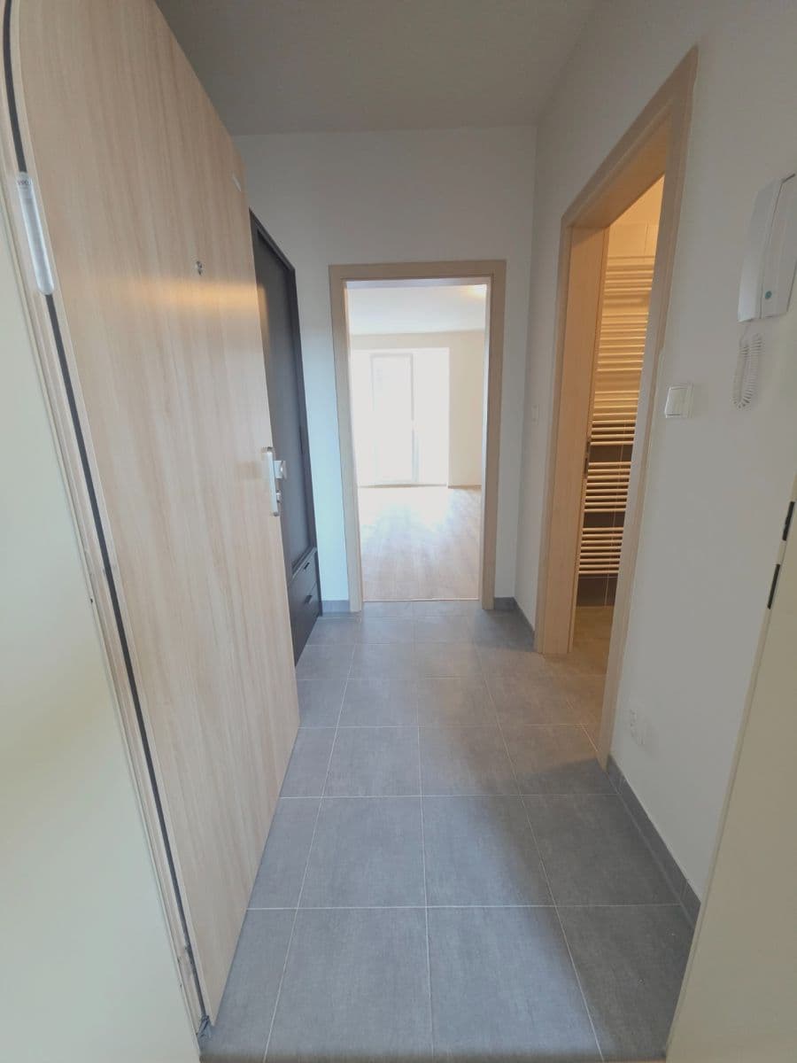 Prenájom bytu 1-izbový 33 m², Jaroslava Holečka, Kladno, Středočeský kraj Prenájom bytu 1-izbový 33 m², Jaroslava Holečka, Kladno, Středočeský kraj