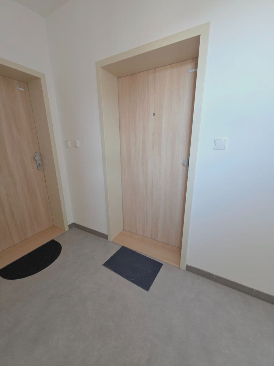 Prenájom bytu 1-izbový 33 m², Jaroslava Holečka, Kladno, Středočeský kraj Prenájom bytu 1-izbový 33 m², Jaroslava Holečka, Kladno, Středočeský kraj