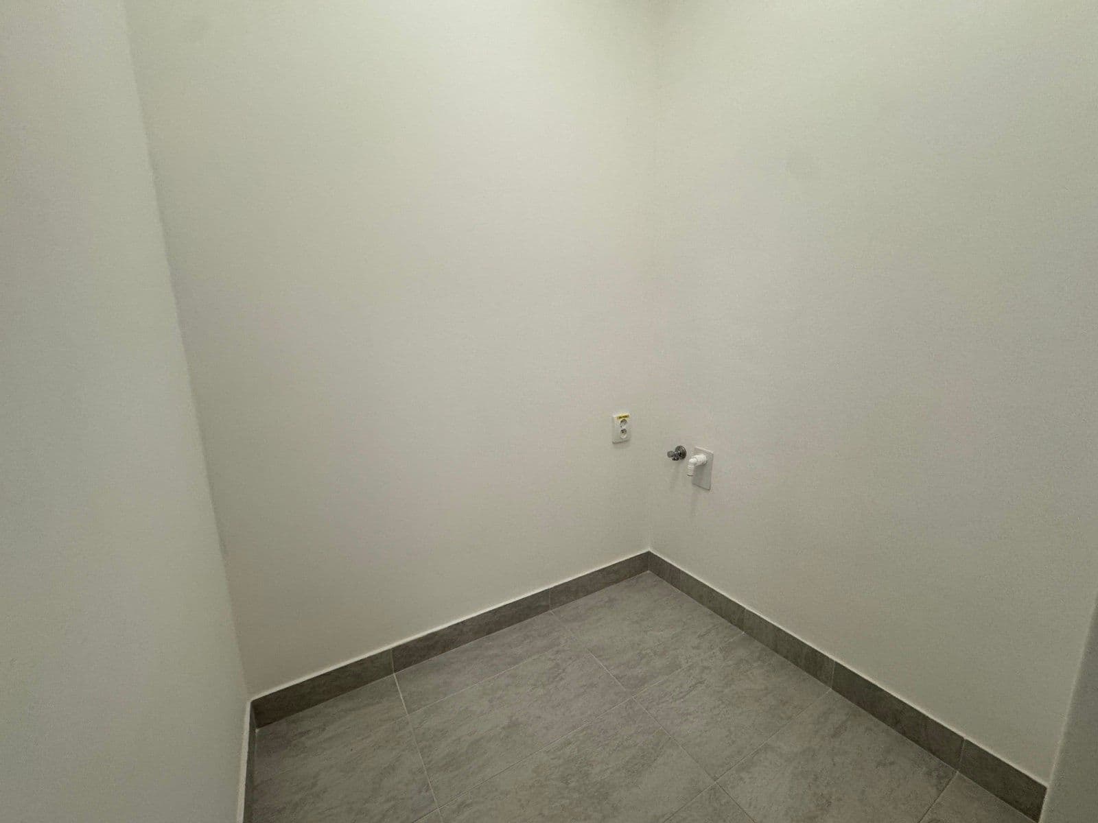 Prenájom bytu 4-izbový 88 m², Hlavní třída, Havířov, Moravskoslezský kraj Prenájom bytu 4-izbový 88 m², Hlavní třída, Havířov, Moravskoslezský kraj