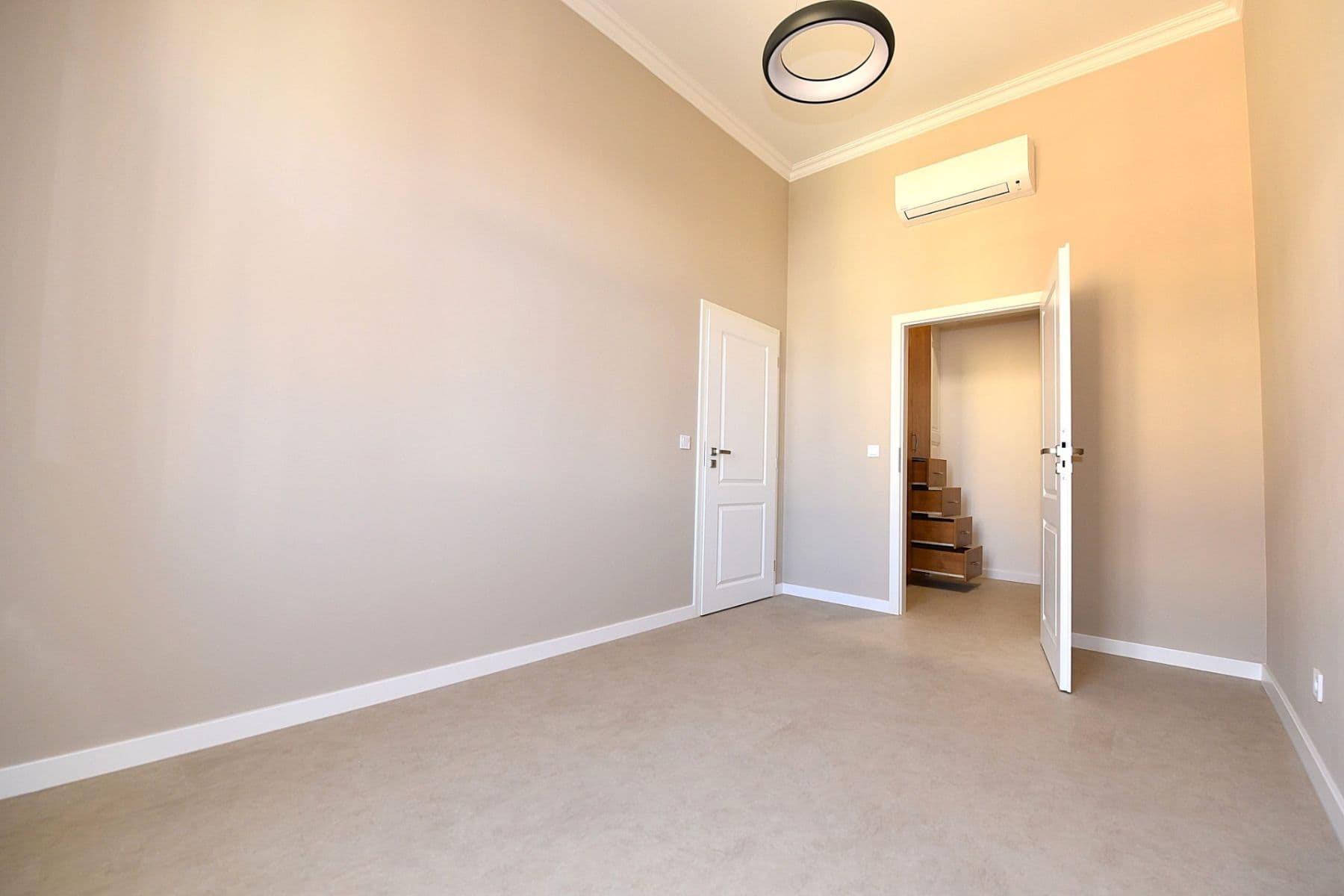 Prenájom bytu 4-izbový 84 m², Palackého, Praha, Praha Prenájom bytu 4-izbový 84 m², Palackého, Praha, Praha