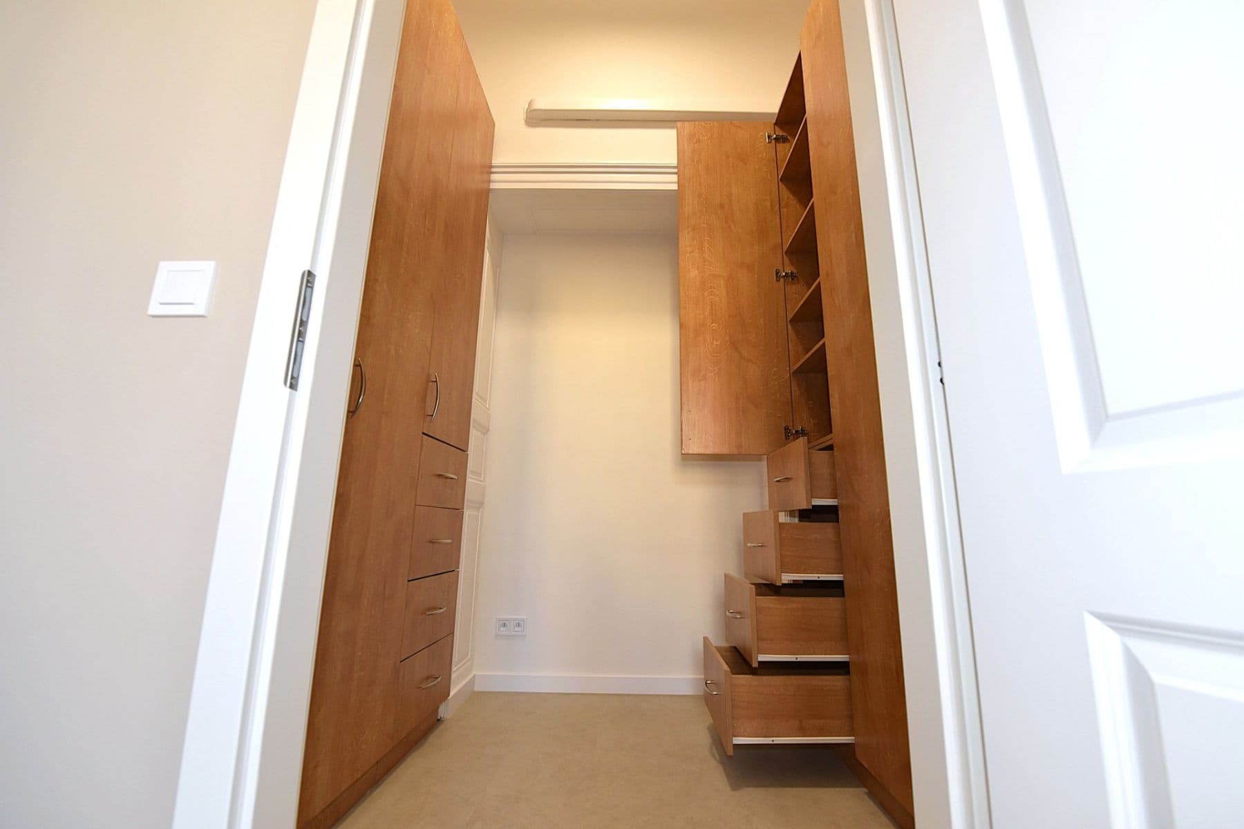 Prenájom bytu 4-izbový 84 m², Palackého, Praha, Praha Prenájom bytu 4-izbový 84 m², Palackého, Praha, Praha