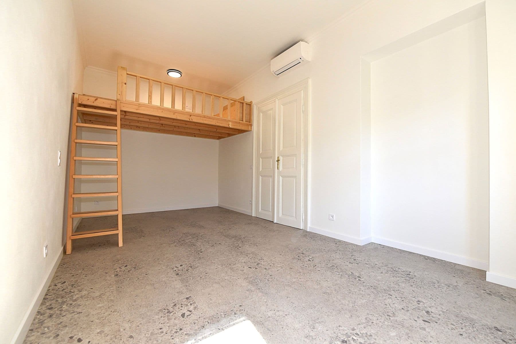 Prenájom bytu 4-izbový 84 m², Palackého, Praha, Praha Prenájom bytu 4-izbový 84 m², Palackého, Praha, Praha