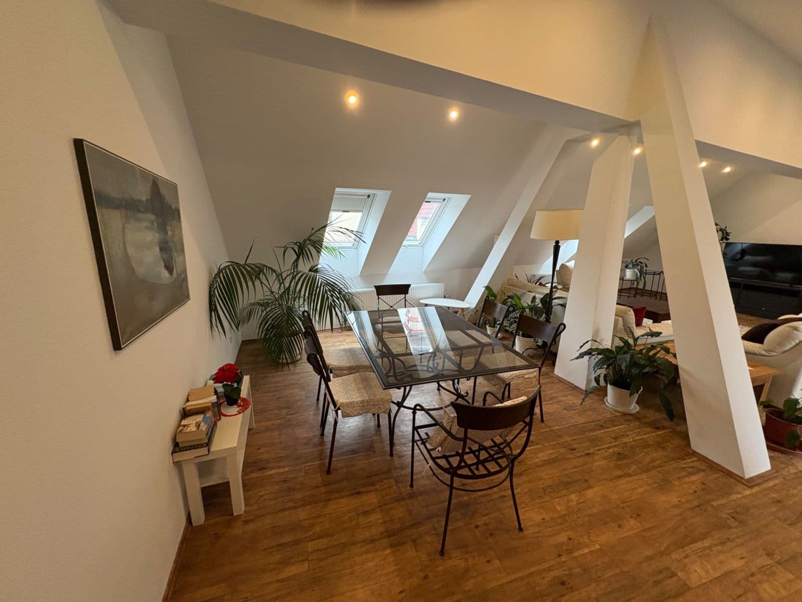 Prenájom bytu 4-izbový 184 m², Konviktská, Praha, Praha Prenájom bytu 4-izbový 184 m², Konviktská, Praha, Praha