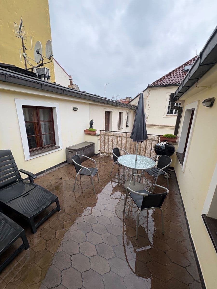 Prenájom bytu 4-izbový 184 m², Konviktská, Praha, Praha Prenájom bytu 4-izbový 184 m², Konviktská, Praha, Praha