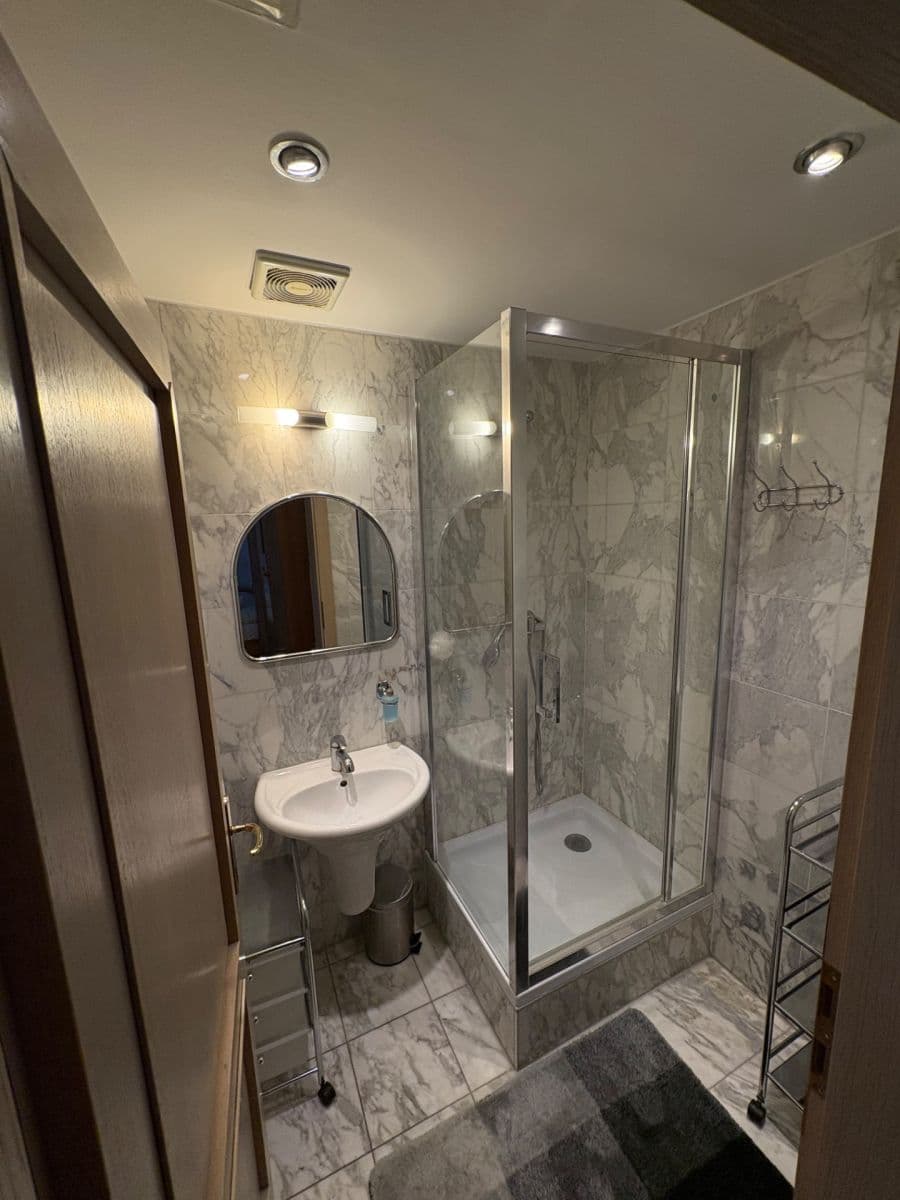 Prenájom bytu 4-izbový 184 m², Konviktská, Praha, Praha Prenájom bytu 4-izbový 184 m², Konviktská, Praha, Praha