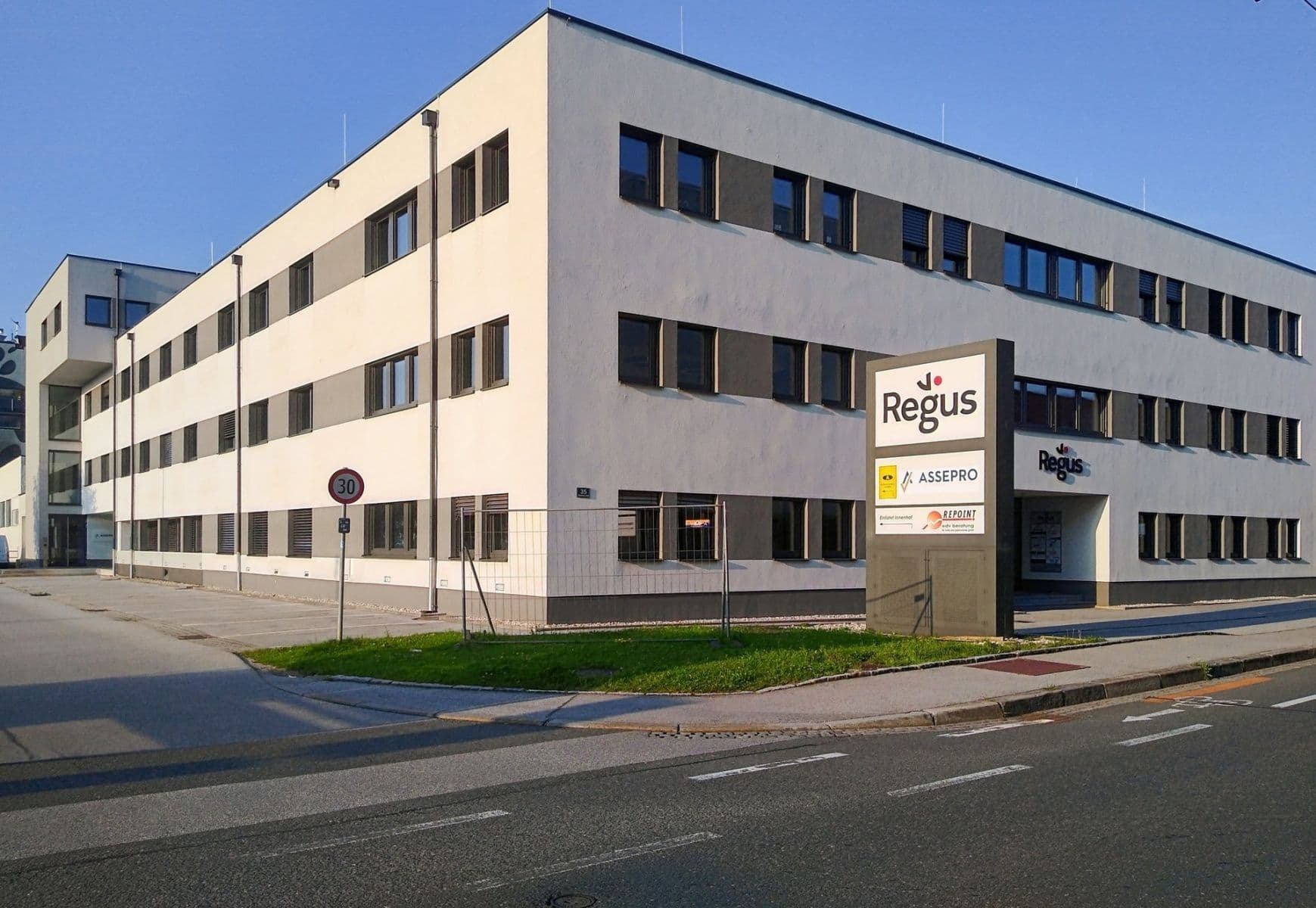 Prenájom kancelárie 2.465 m², Siezenheimer straße, Salzburg, Salzbursko Prenájom kancelárie 2.465 m², Siezenheimer straße, Salzburg, Salzbursko