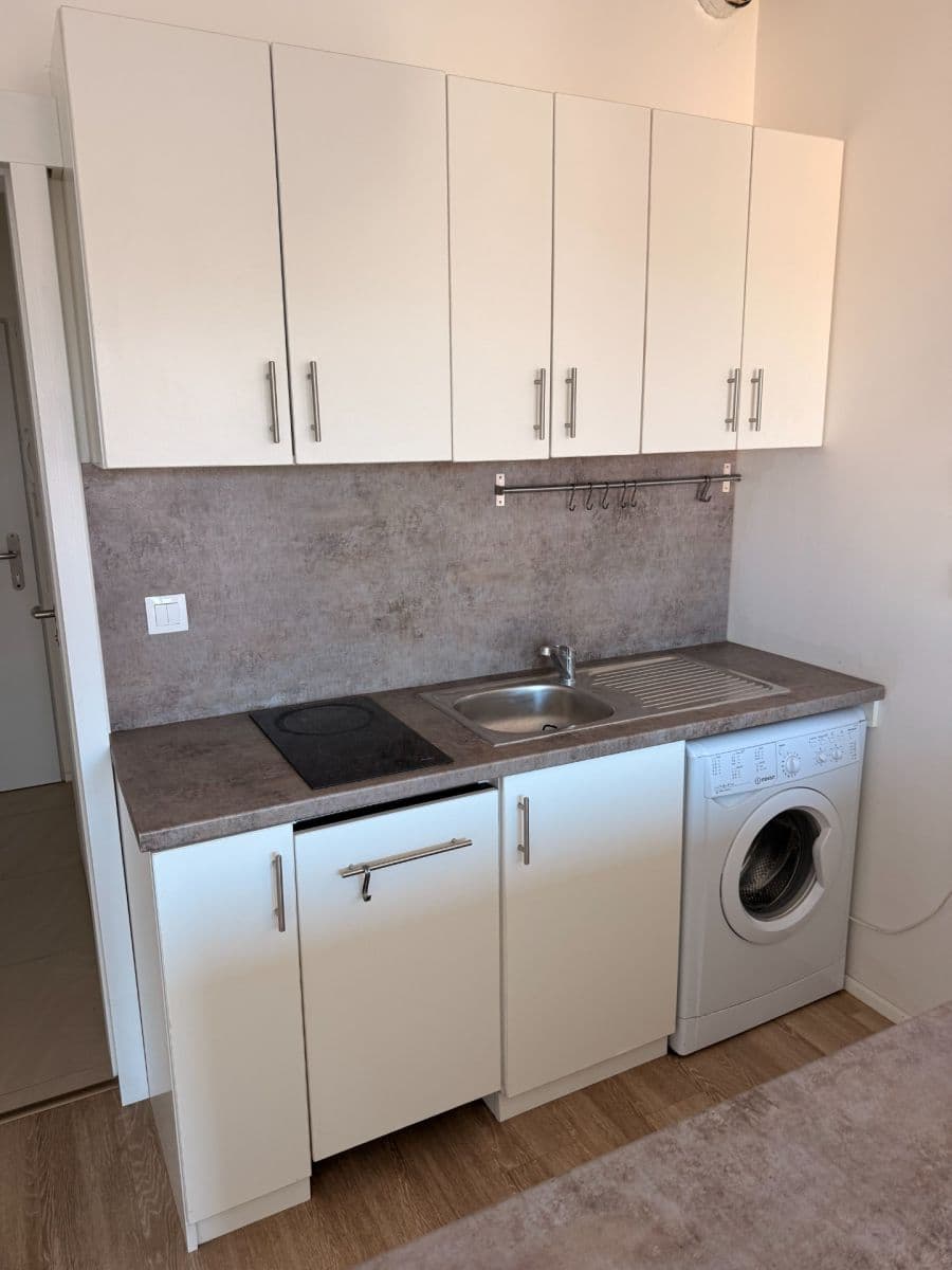 Prenájom bytu 1-izbový 25 m², Přadlácká, Brno, Jihomoravský kraj Prenájom bytu 1-izbový 25 m², Přadlácká, Brno, Jihomoravský kraj