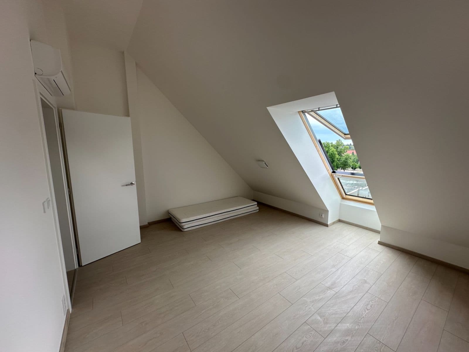 Prenájom bytu 2-izbový 79 m², Cihlářská, Hostivice, Středočeský kraj Prenájom bytu 2-izbový 79 m², Cihlářská, Hostivice, Středočeský kraj