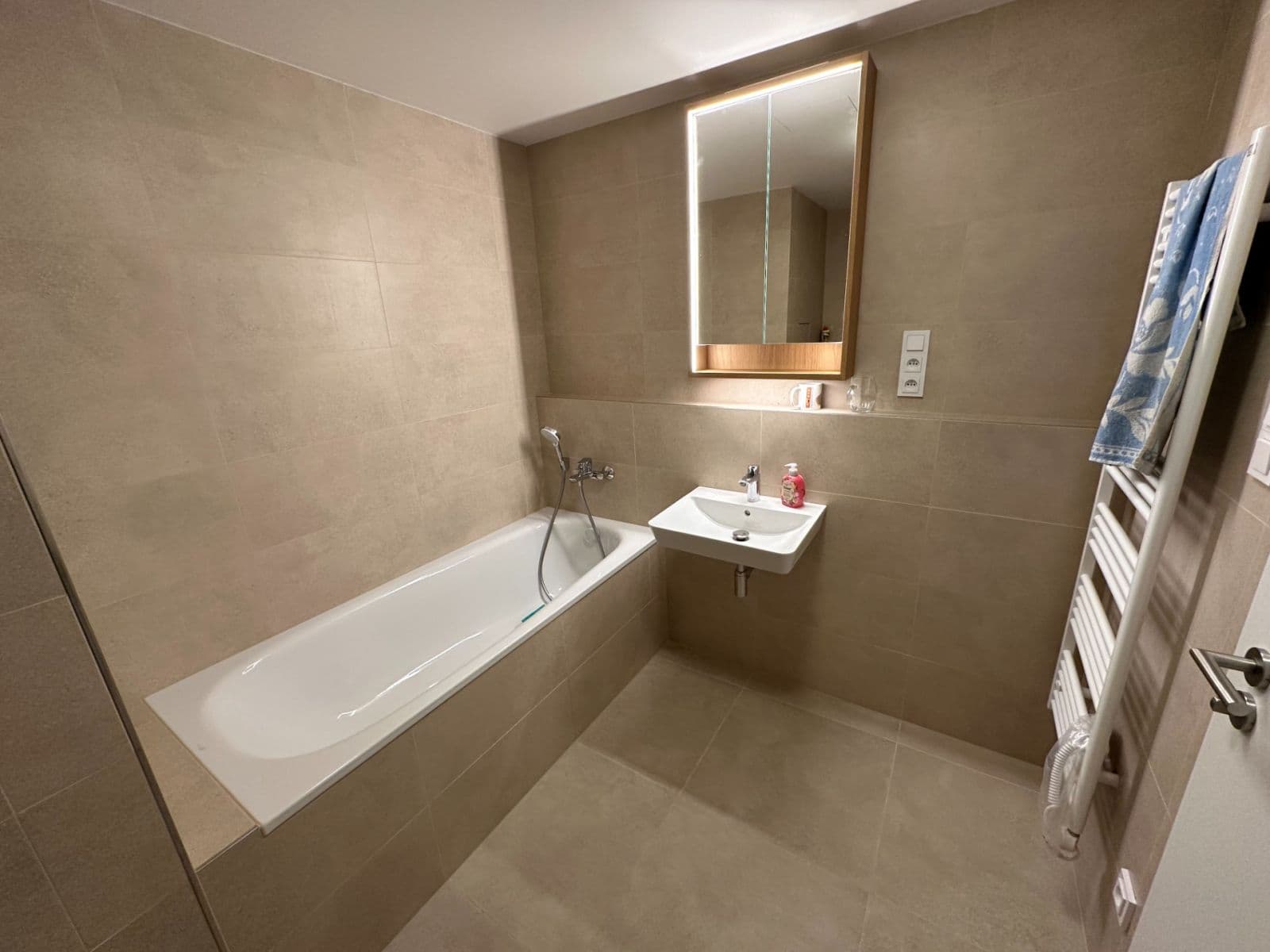 Prenájom bytu 2-izbový 79 m², Cihlářská, Hostivice, Středočeský kraj Prenájom bytu 2-izbový 79 m², Cihlářská, Hostivice, Středočeský kraj