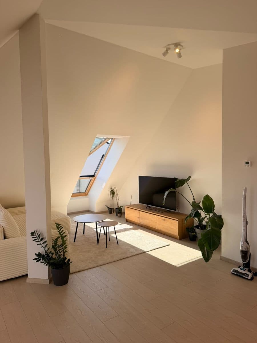 Prenájom bytu 2-izbový 79 m², Cihlářská, Hostivice, Středočeský kraj Prenájom bytu 2-izbový 79 m², Cihlářská, Hostivice, Středočeský kraj