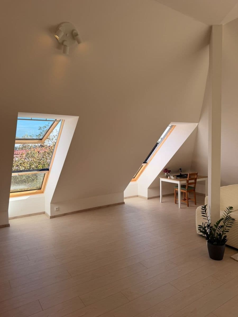 Prenájom bytu 2-izbový 79 m², Cihlářská, Hostivice, Středočeský kraj Prenájom bytu 2-izbový 79 m², Cihlářská, Hostivice, Středočeský kraj