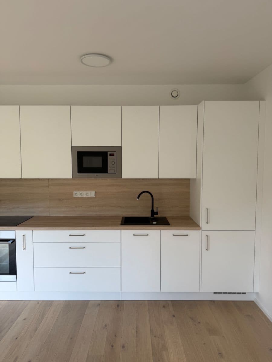 Prenájom bytu 1-izbový 36 m², Mezitraťová, Praha, Praha Prenájom bytu 1-izbový 36 m², Mezitraťová, Praha, Praha
