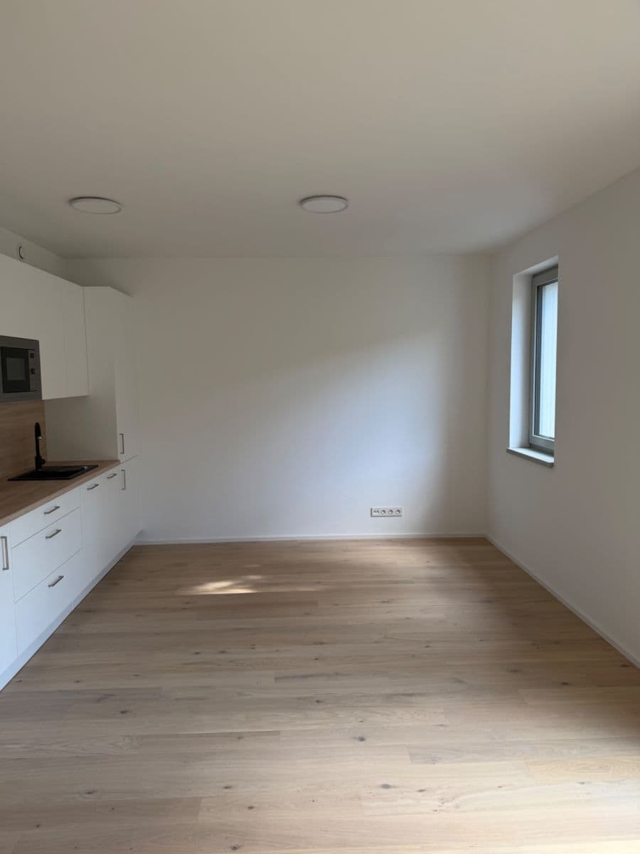 Prenájom bytu 1-izbový 36 m², Mezitraťová, Praha, Praha Prenájom bytu 1-izbový 36 m², Mezitraťová, Praha, Praha