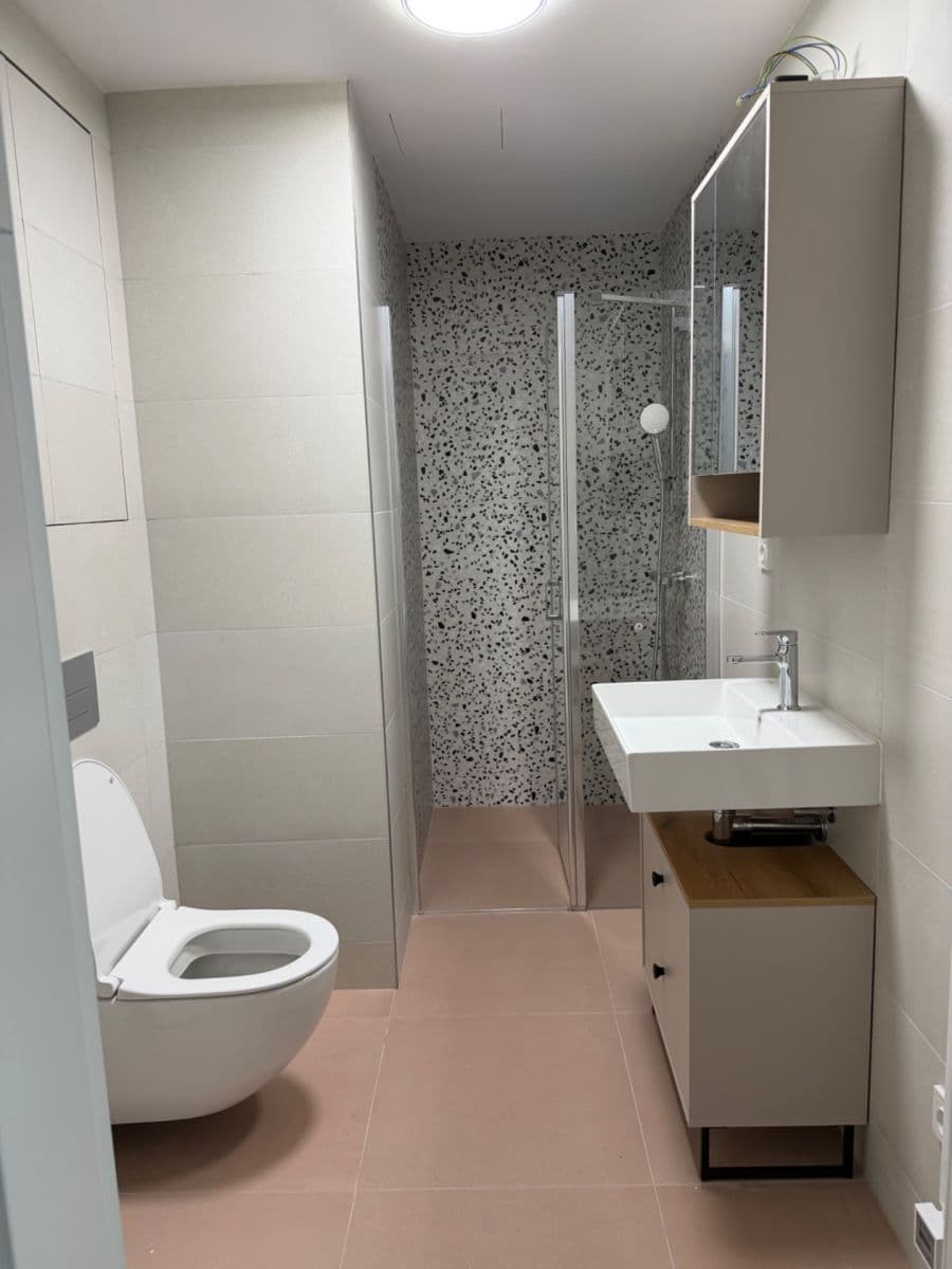 Prenájom bytu 1-izbový 36 m², Mezitraťová, Praha, Praha Prenájom bytu 1-izbový 36 m², Mezitraťová, Praha, Praha