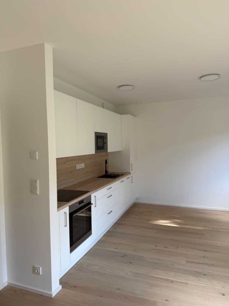 Prenájom bytu 1-izbový 36 m², Mezitraťová, Praha, Praha Prenájom bytu 1-izbový 36 m², Mezitraťová, Praha, Praha