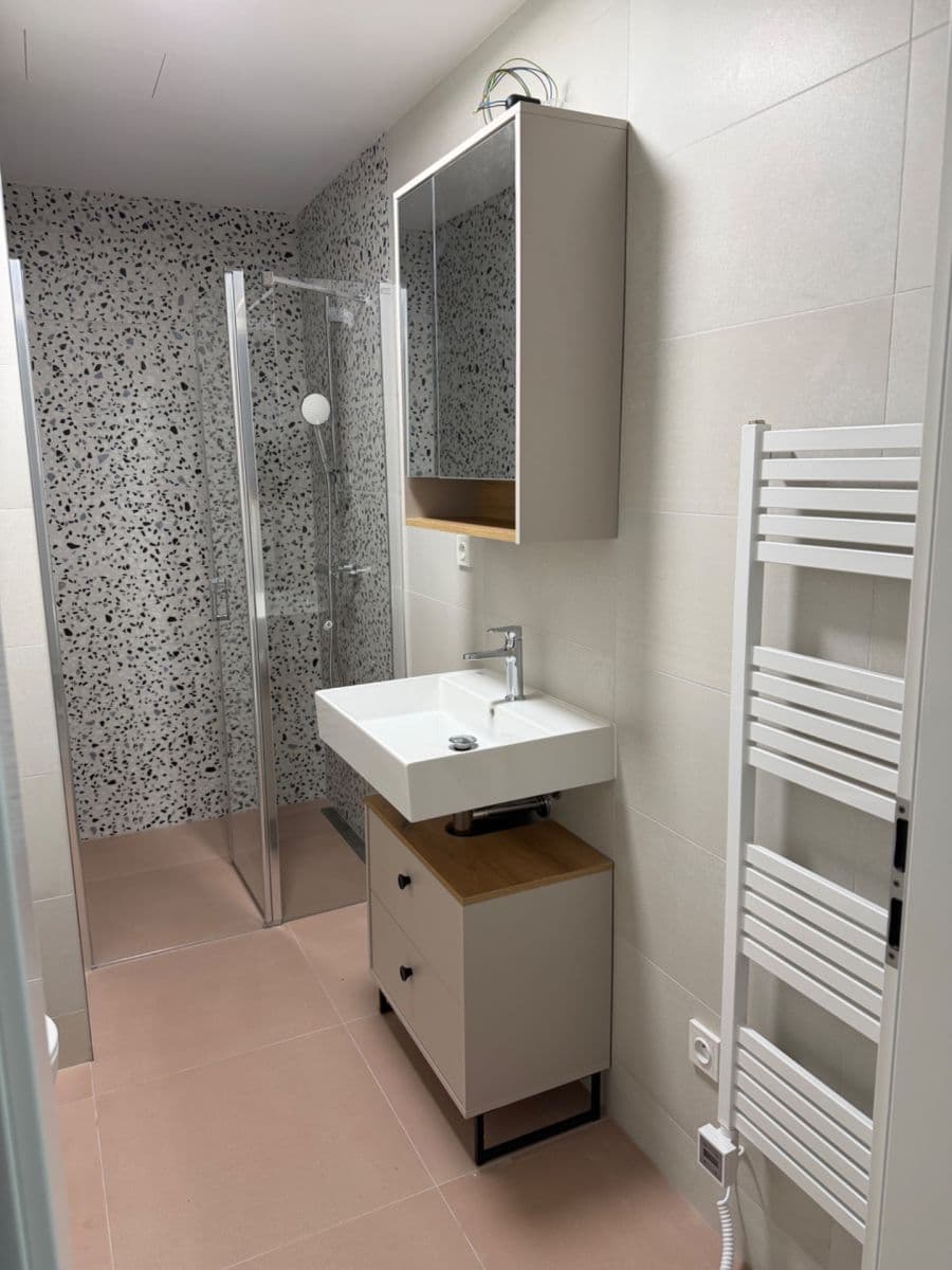 Prenájom bytu 1-izbový 36 m², Mezitraťová, Praha, Praha Prenájom bytu 1-izbový 36 m², Mezitraťová, Praha, Praha