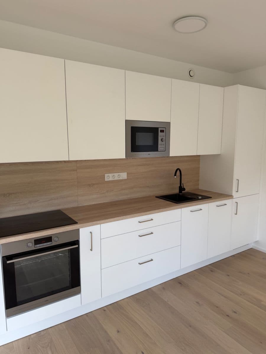 Prenájom bytu 1-izbový 36 m², Mezitraťová, Praha, Praha Prenájom bytu 1-izbový 36 m², Mezitraťová, Praha, Praha