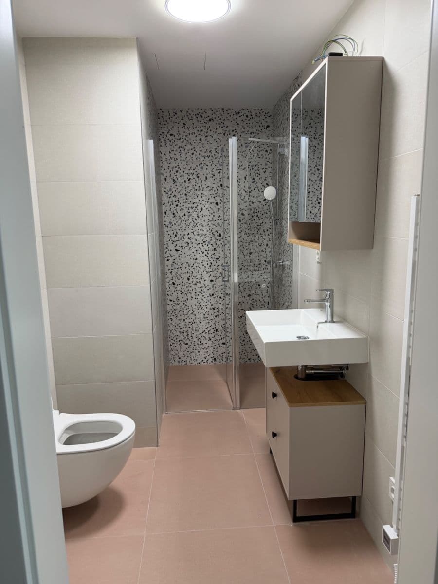 Prenájom bytu 1-izbový 36 m², Mezitraťová, Praha, Praha Prenájom bytu 1-izbový 36 m², Mezitraťová, Praha, Praha
