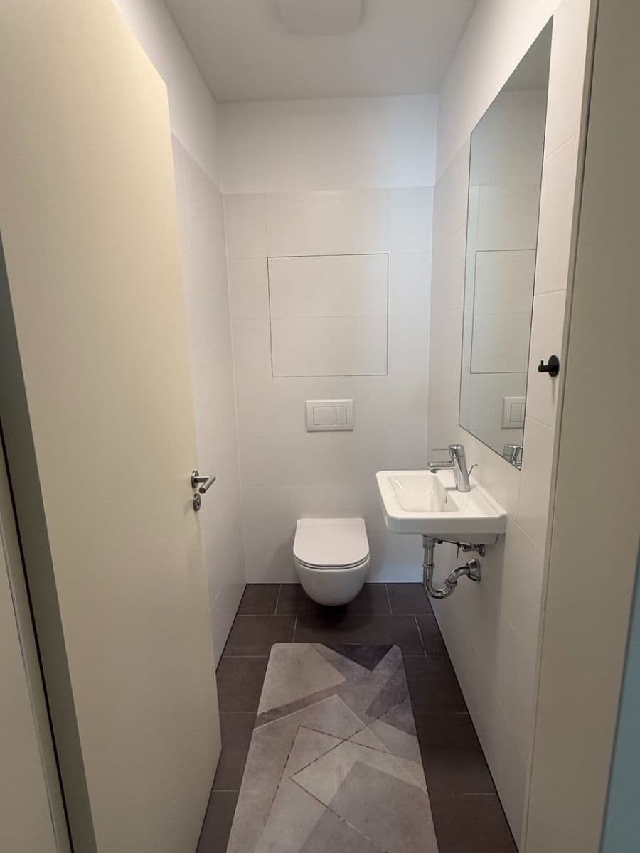 Prenájom bytu 3-izbový 73 m², Pod Jalovým dvorem, Praha, Praha Prenájom bytu 3-izbový 73 m², Pod Jalovým dvorem, Praha, Praha