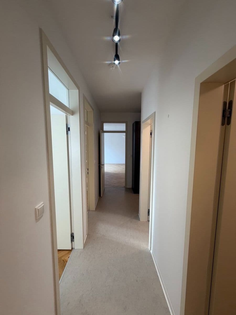 Prenájom bytu 3-izbový 73 m², Pod Jalovým dvorem, Praha, Praha Prenájom bytu 3-izbový 73 m², Pod Jalovým dvorem, Praha, Praha