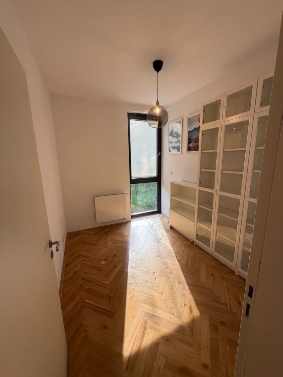 Prenájom bytu 3-izbový 73 m², Pod Jalovým dvorem, Praha, Praha Prenájom bytu 3-izbový 73 m², Pod Jalovým dvorem, Praha, Praha