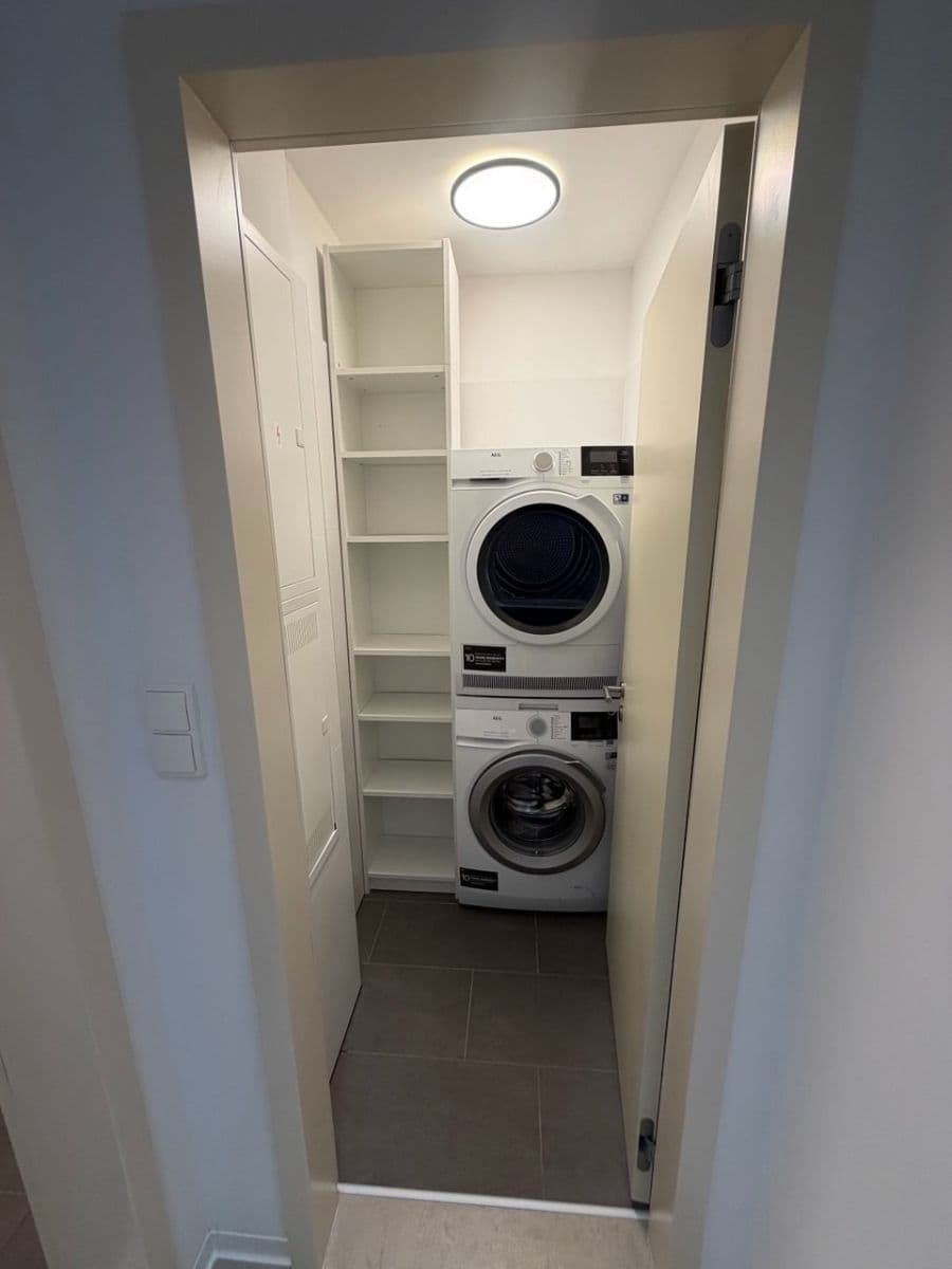 Prenájom bytu 3-izbový 73 m², Pod Jalovým dvorem, Praha, Praha Prenájom bytu 3-izbový 73 m², Pod Jalovým dvorem, Praha, Praha