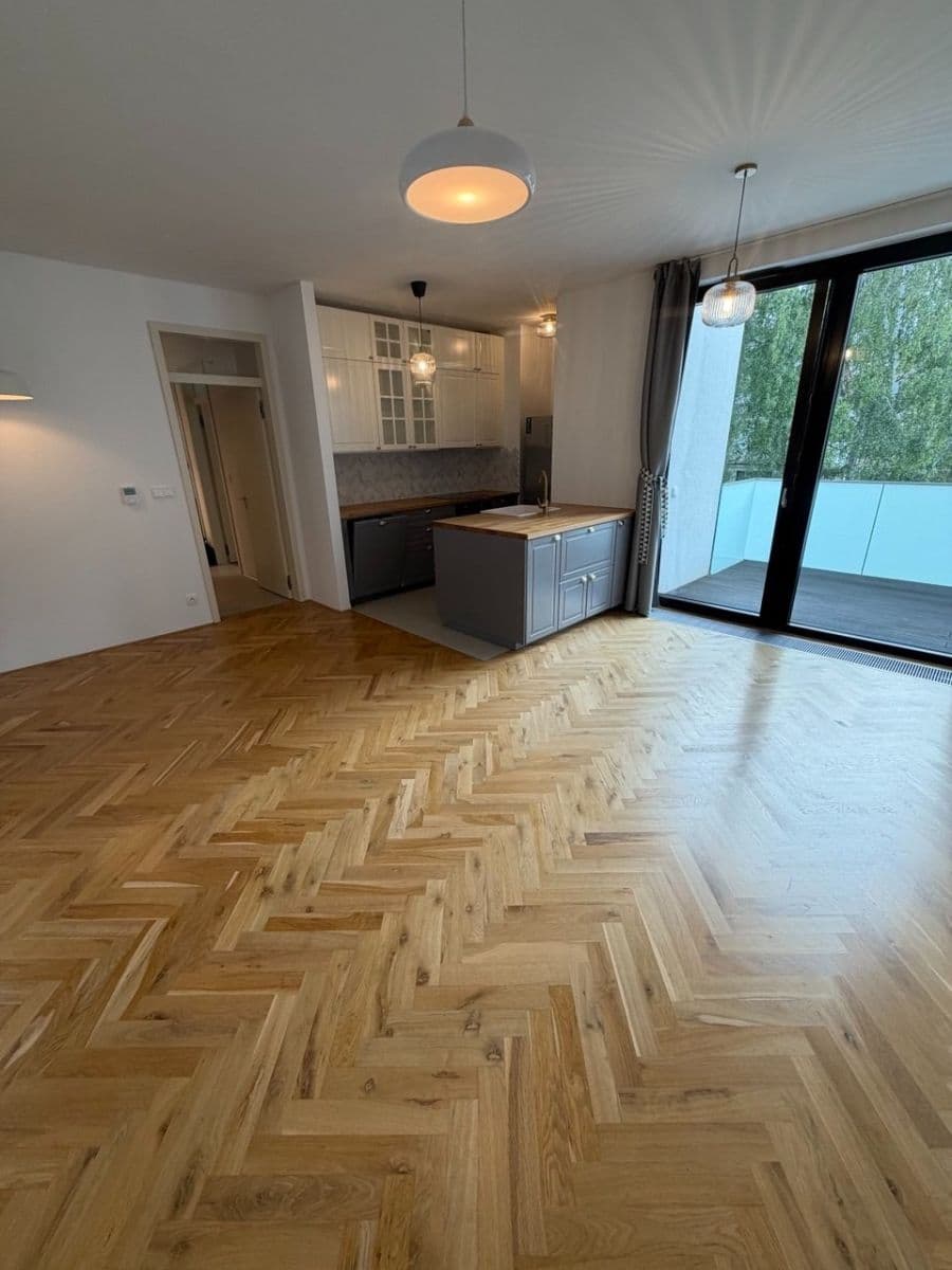 Prenájom bytu 3-izbový 73 m², Pod Jalovým dvorem, Praha, Praha Prenájom bytu 3-izbový 73 m², Pod Jalovým dvorem, Praha, Praha