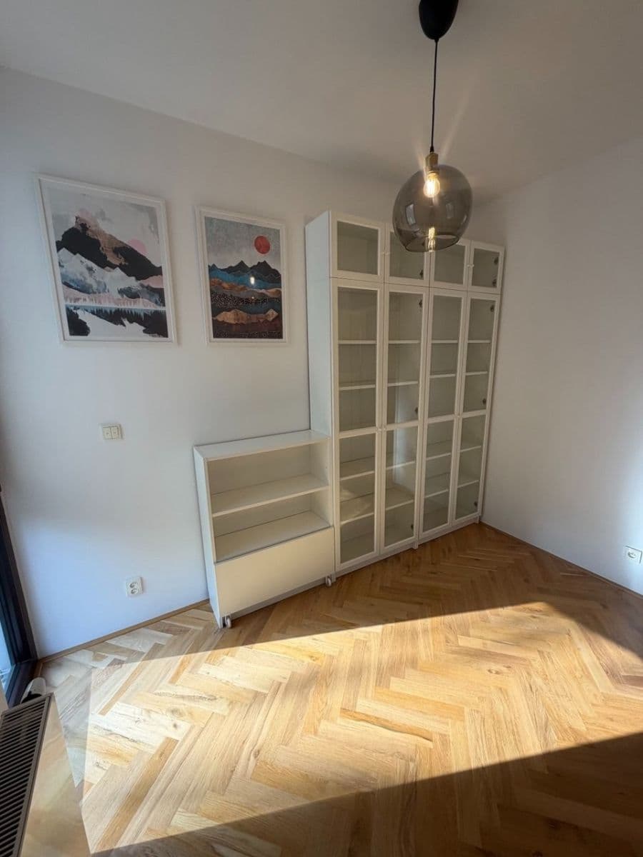 Prenájom bytu 3-izbový 73 m², Pod Jalovým dvorem, Praha, Praha Prenájom bytu 3-izbový 73 m², Pod Jalovým dvorem, Praha, Praha