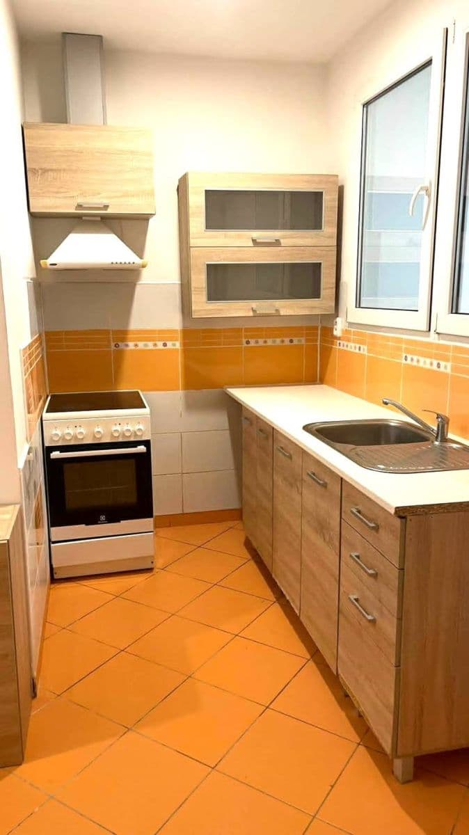 Prenájom bytu 1-izbový 32 m², Gutova, Praha, Praha Prenájom bytu 1-izbový 32 m², Gutova, Praha, Praha