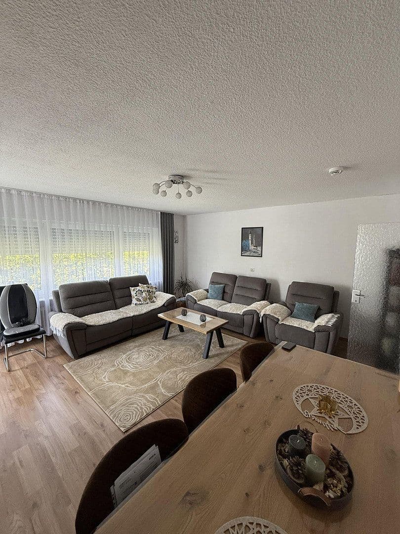Prenájom bytu 4-izbový 83 m², Sankt Sebastian, Porýnie-Falcko Prenájom bytu 4-izbový 83 m², Sankt Sebastian, Porýnie-Falcko