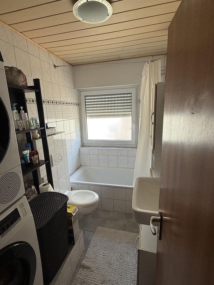 Prenájom bytu 4-izbový 83 m², Sankt Sebastian, Porýnie-Falcko Prenájom bytu 4-izbový 83 m², Sankt Sebastian, Porýnie-Falcko