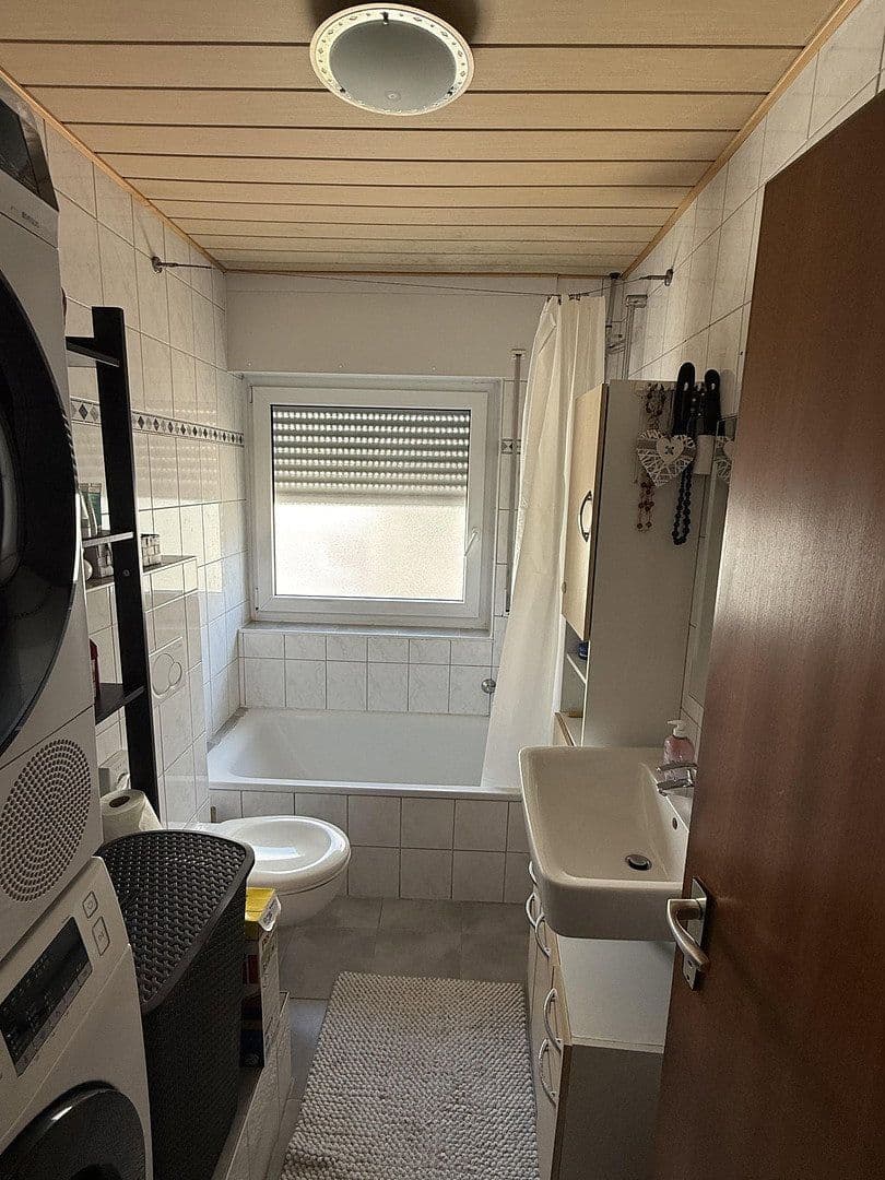 Prenájom bytu 4-izbový 83 m², Sankt Sebastian, Porýnie-Falcko Prenájom bytu 4-izbový 83 m², Sankt Sebastian, Porýnie-Falcko