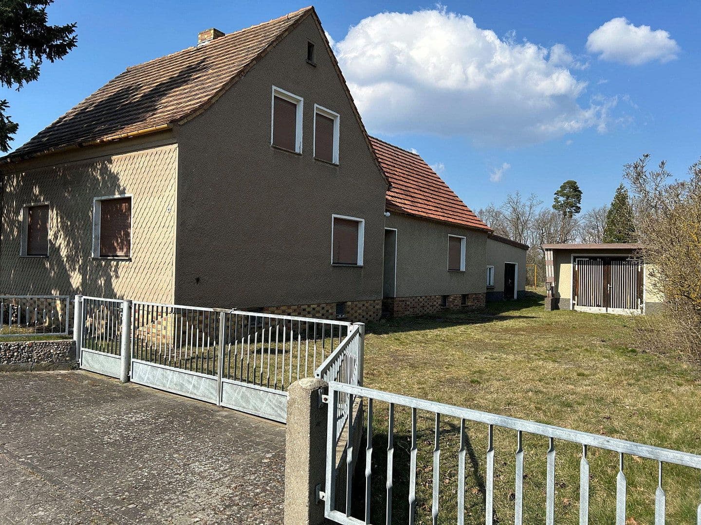 Predaj domu 130 m², pozemek 2.496 m², Tettau, Brandenbursko Predaj domu 130 m², pozemek 2.496 m², Tettau, Brandenbursko