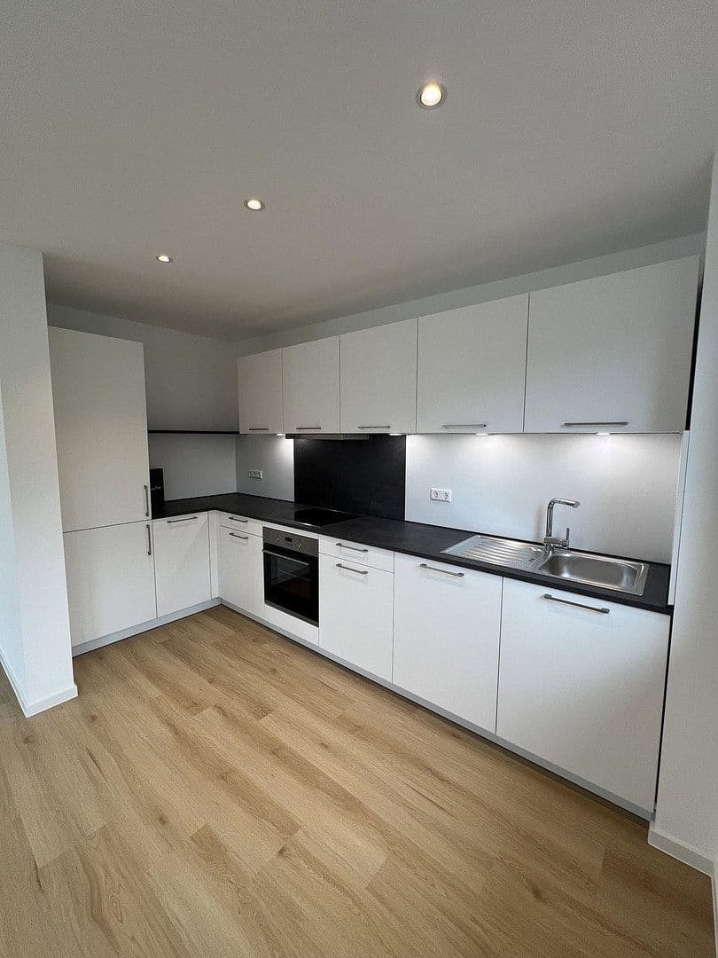 Prenájom bytu 3-izbový 74 m², Baden-Baden, Bádensko-Wurttembersko Prenájom bytu 3-izbový 74 m², Baden-Baden, Bádensko-Wurttembersko