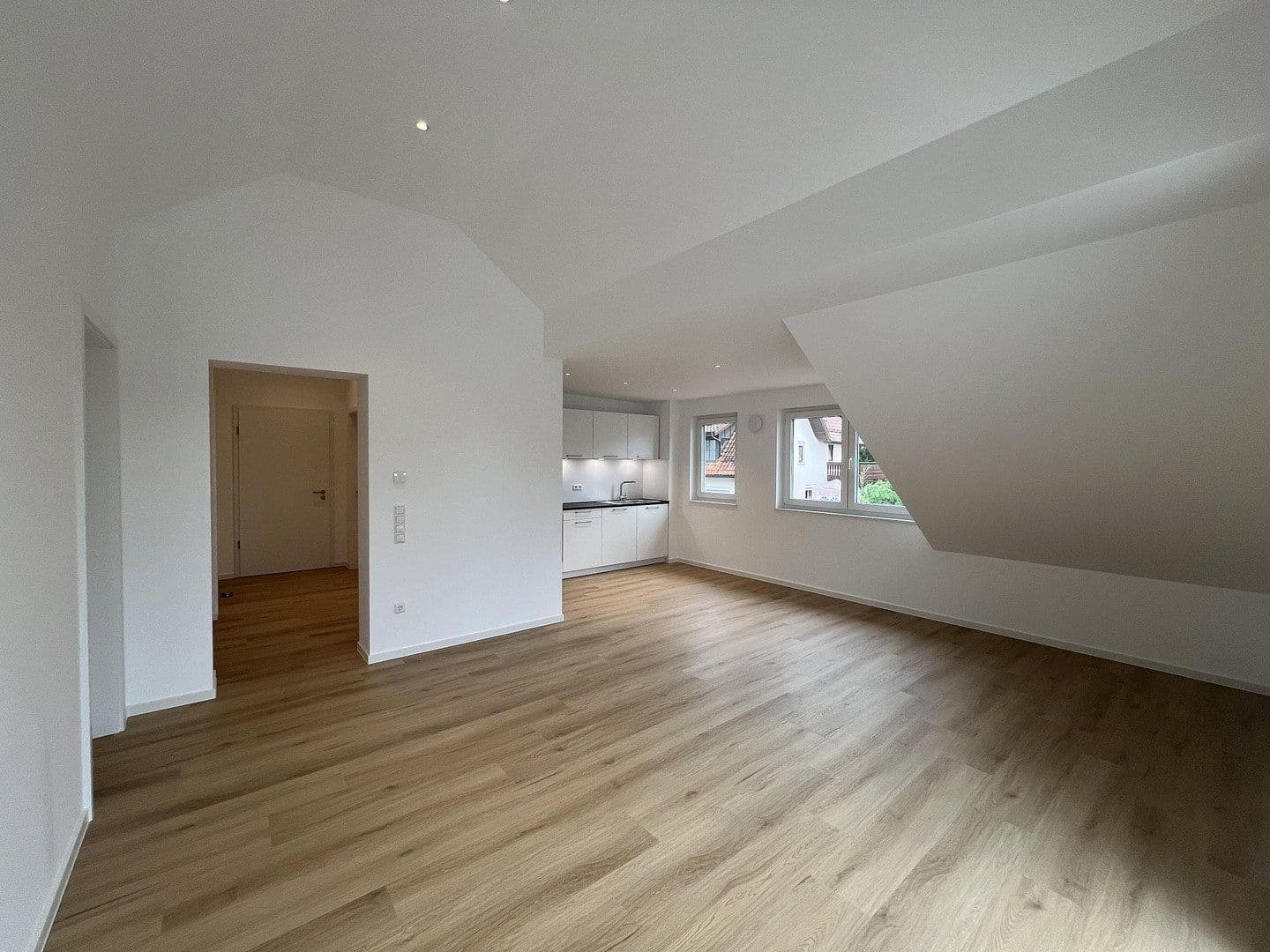 Prenájom bytu 3-izbový 74 m², Baden-Baden, Bádensko-Wurttembersko Prenájom bytu 3-izbový 74 m², Baden-Baden, Bádensko-Wurttembersko