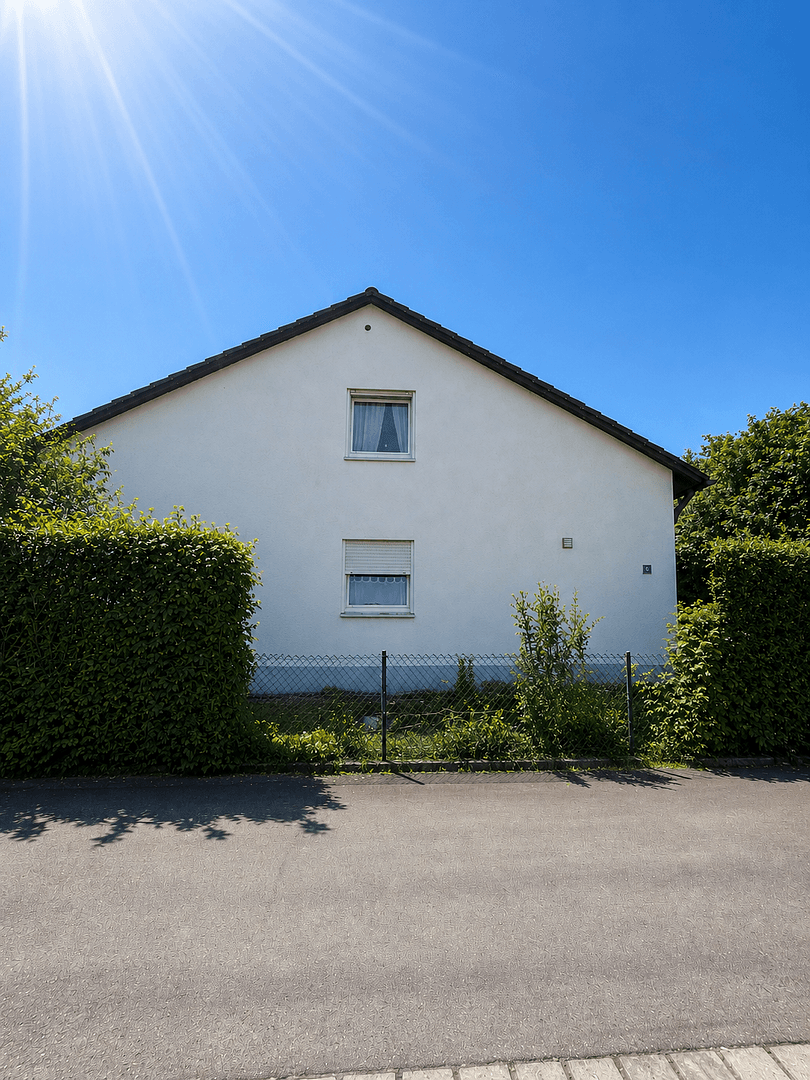 Predaj domu 146 m², pozemek 620 m², Oberwalchner Weg 6, Traunreut, Bavorsko Predaj domu 146 m², pozemek 620 m², Oberwalchner Weg 6, Traunreut, Bavorsko