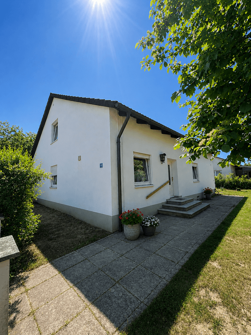 Predaj domu 146 m², pozemek 620 m², Oberwalchner Weg 6, Traunreut, Bavorsko Predaj domu 146 m², pozemek 620 m², Oberwalchner Weg 6, Traunreut, Bavorsko