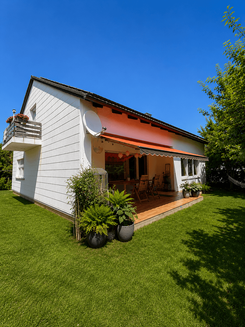 Predaj domu 146 m², pozemek 620 m², Oberwalchner Weg 6, Traunreut, Bavorsko Predaj domu 146 m², pozemek 620 m², Oberwalchner Weg 6, Traunreut, Bavorsko