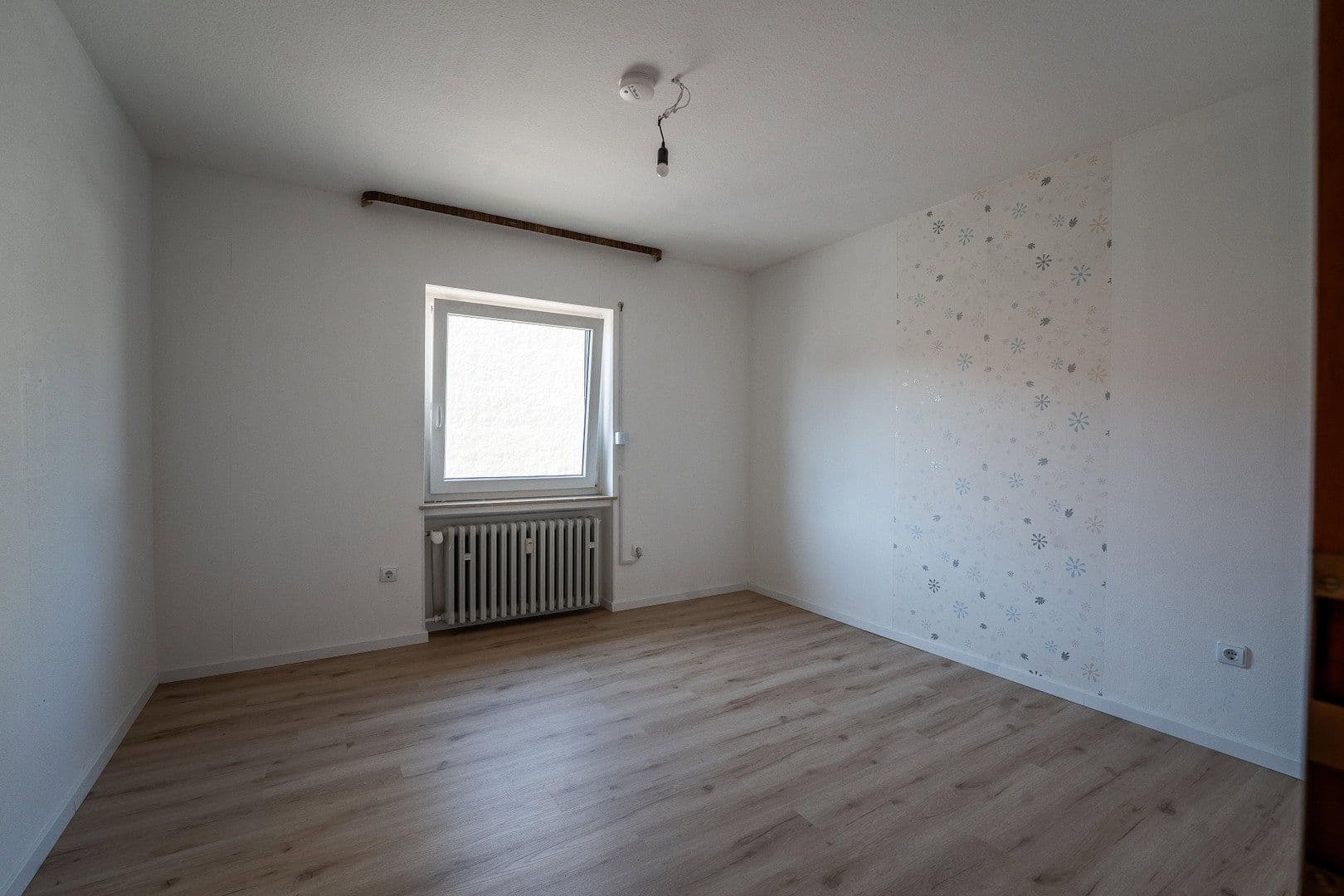Prenájom bytu 4-izbový 92 m², Obertor 12, Niederwerrn, Bavorsko Prenájom bytu 4-izbový 92 m², Obertor 12, Niederwerrn, Bavorsko