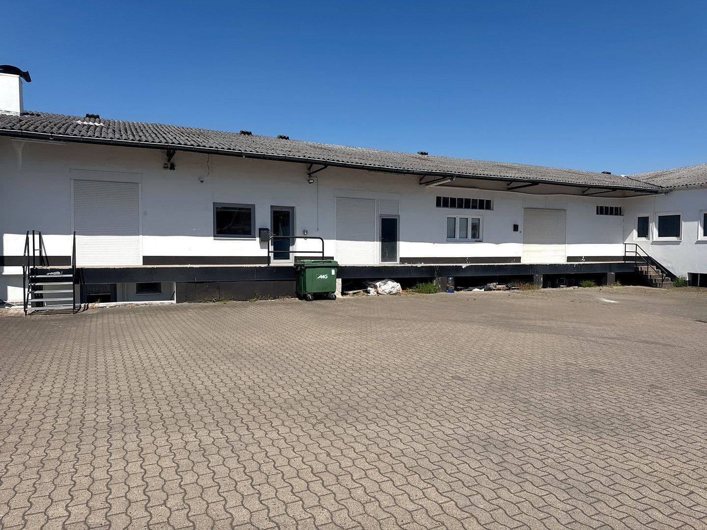 Prenájom nebytového priestoru 600 m², Stuhr, Dolné Sasko Prenájom nebytového priestoru 600 m², Stuhr, Dolné Sasko