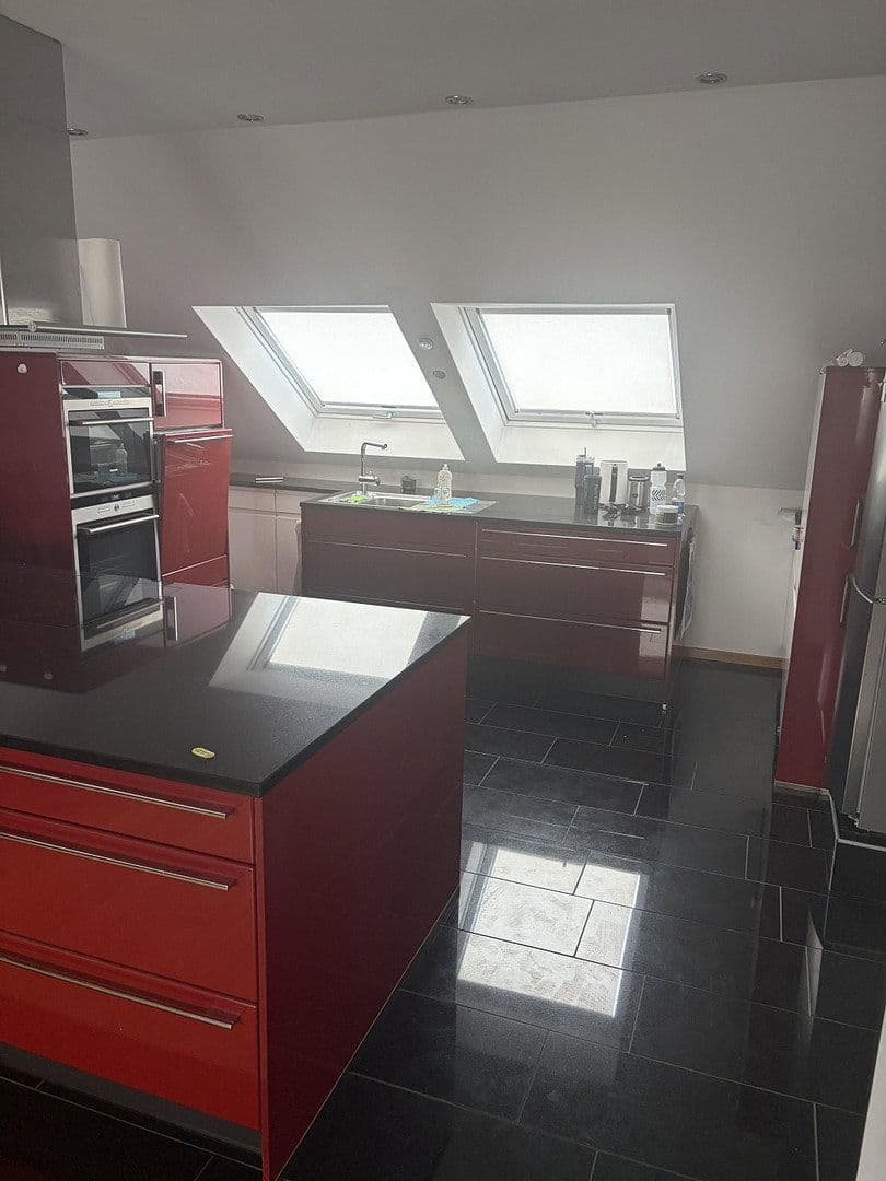 Prenájom bytu 3-izbový 110 m², Alte-Kelter Straße 8a, Saarbrücken, Sársko Prenájom bytu 3-izbový 110 m², Alte-Kelter Straße 8a, Saarbrücken, Sársko