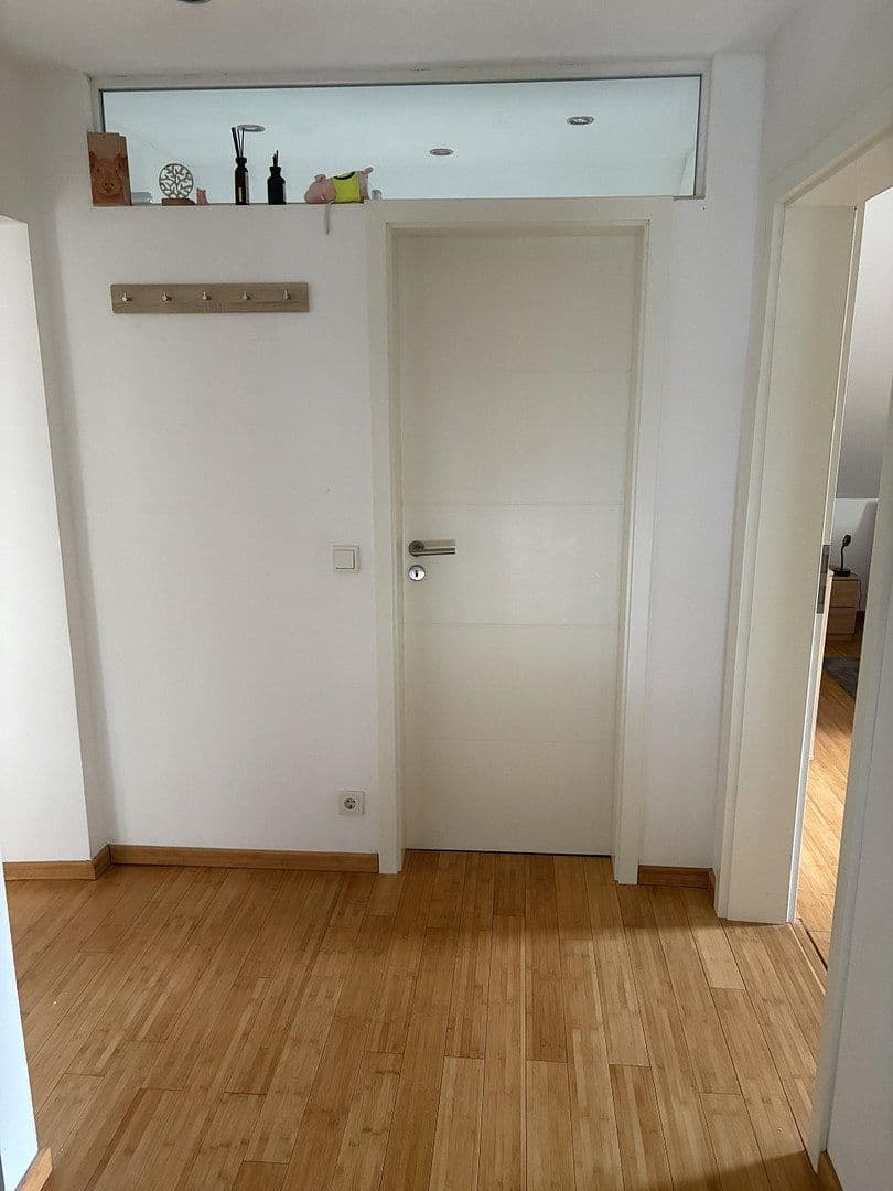 Prenájom bytu 3-izbový 110 m², Alte-Kelter Straße 8a, Saarbrücken, Sársko Prenájom bytu 3-izbový 110 m², Alte-Kelter Straße 8a, Saarbrücken, Sársko