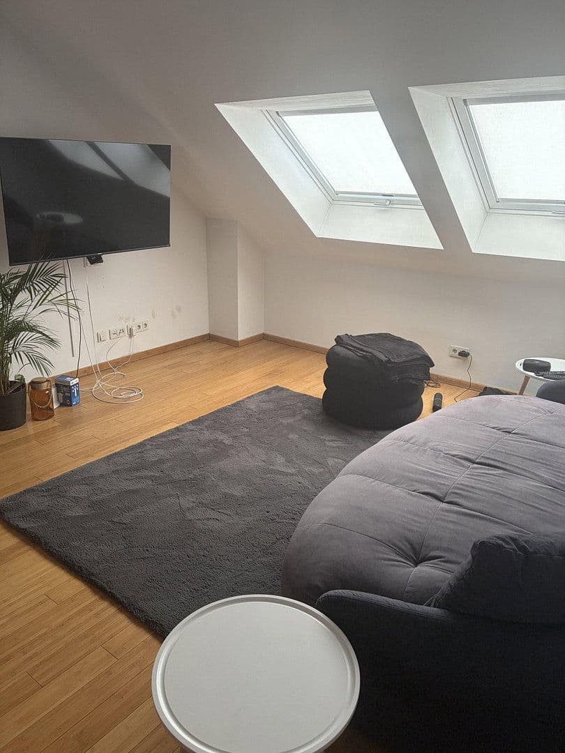 Prenájom bytu 3-izbový 110 m², Alte-Kelter Straße 8a, Saarbrücken, Sársko Prenájom bytu 3-izbový 110 m², Alte-Kelter Straße 8a, Saarbrücken, Sársko