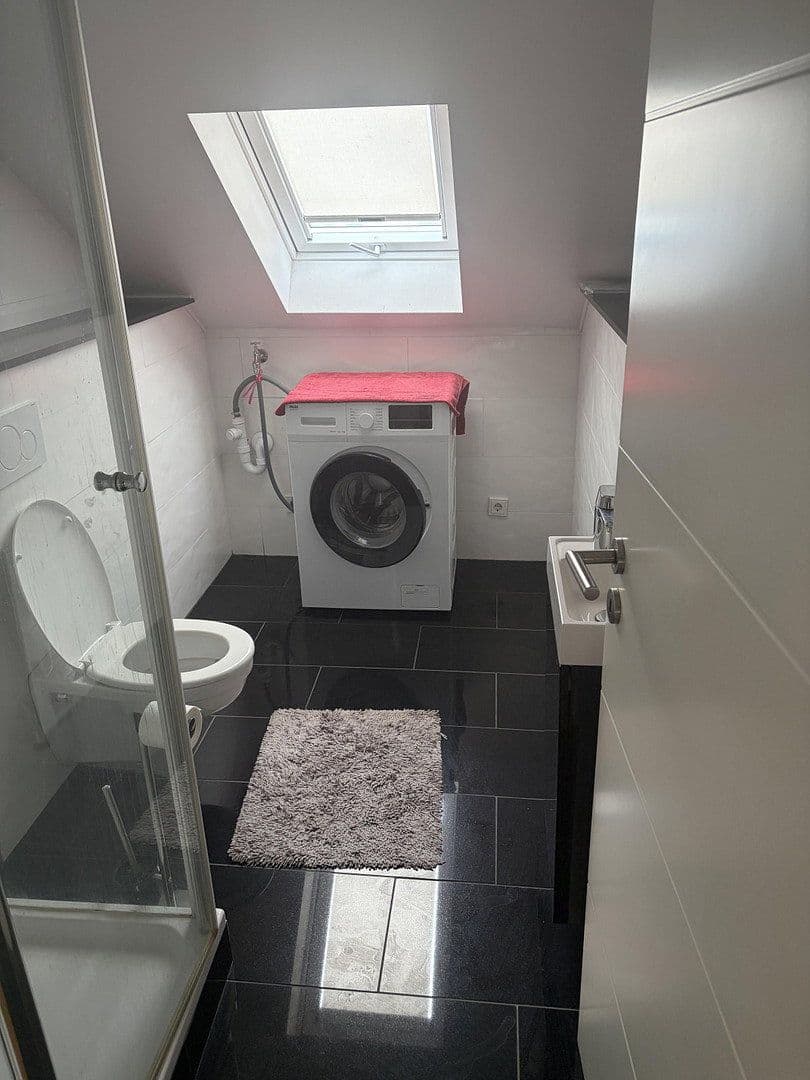 Prenájom bytu 3-izbový 110 m², Alte-Kelter Straße 8a, Saarbrücken, Sársko Prenájom bytu 3-izbový 110 m², Alte-Kelter Straße 8a, Saarbrücken, Sársko