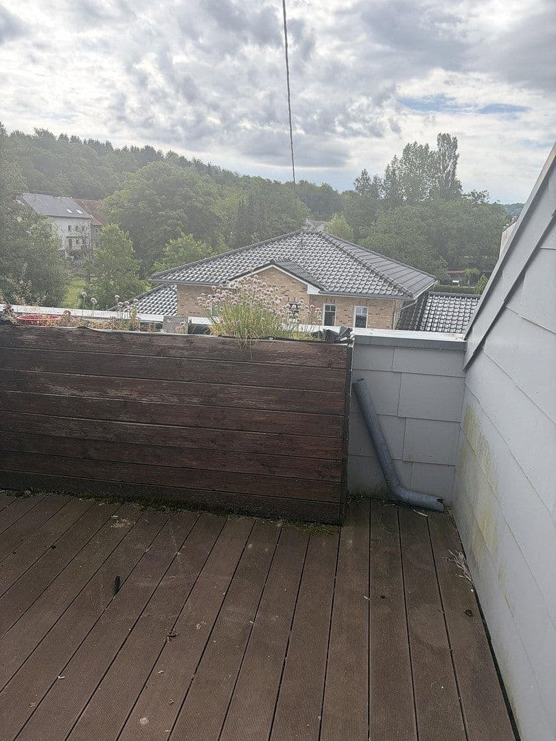 Prenájom bytu 3-izbový 110 m², Alte-Kelter Straße 8a, Saarbrücken, Sársko Prenájom bytu 3-izbový 110 m², Alte-Kelter Straße 8a, Saarbrücken, Sársko