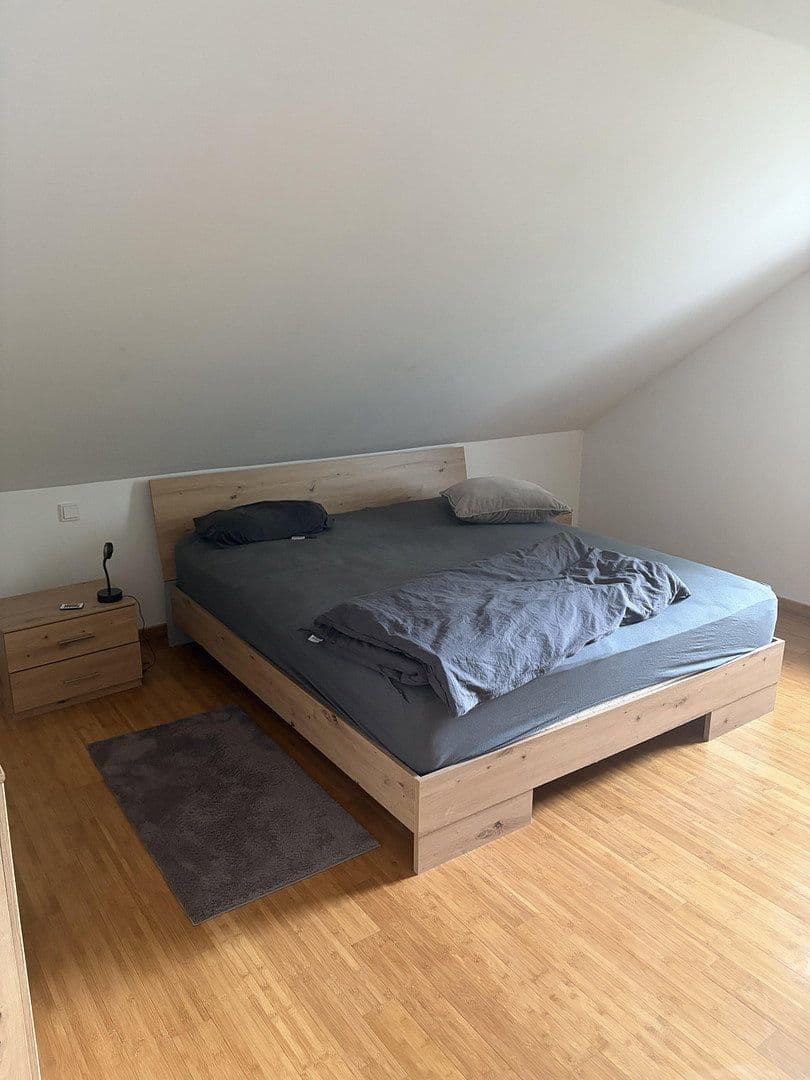 Prenájom bytu 3-izbový 110 m², Alte-Kelter Straße 8a, Saarbrücken, Sársko Prenájom bytu 3-izbový 110 m², Alte-Kelter Straße 8a, Saarbrücken, Sársko
